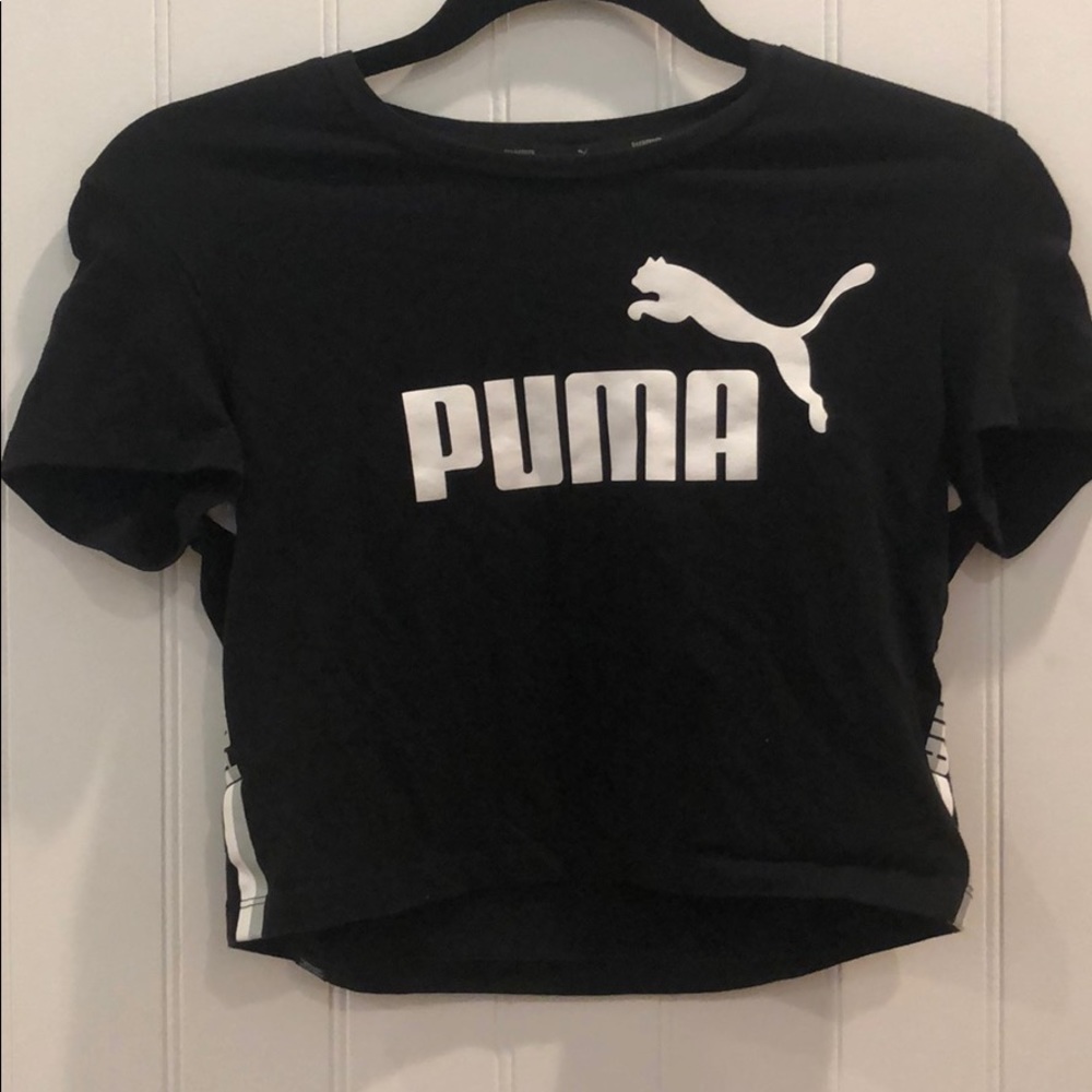 Black cropped puma shirt
